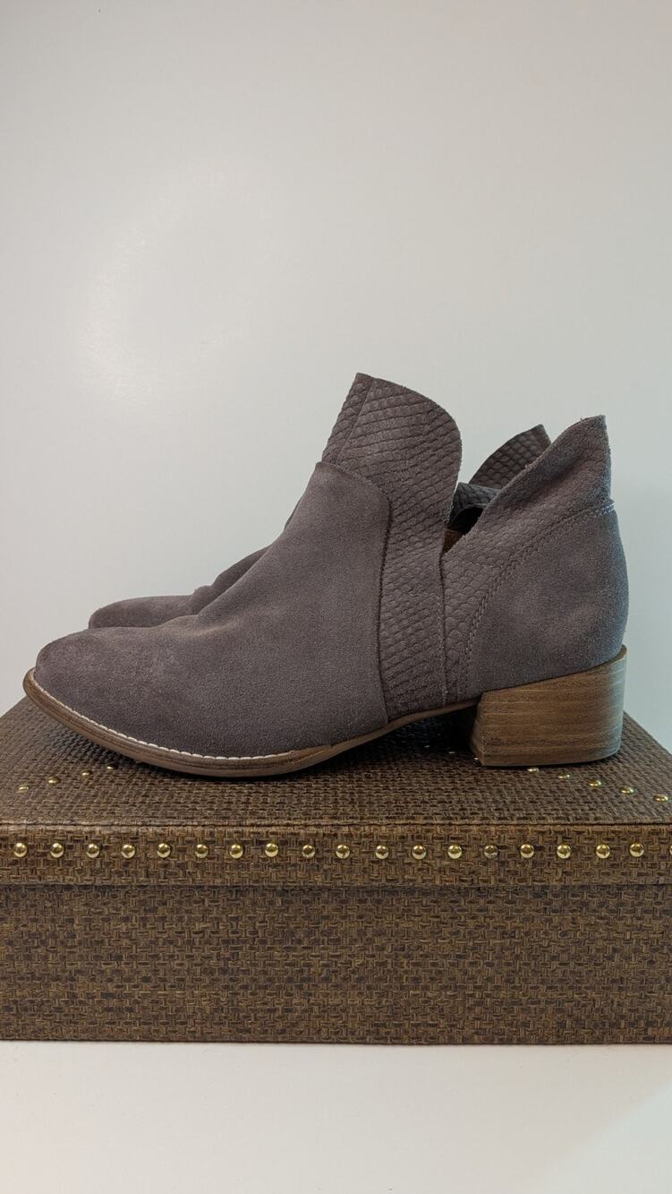 Seychelles Women's Leather Ankle Booties Block Heel Boho Chic Shoes Sz 7
